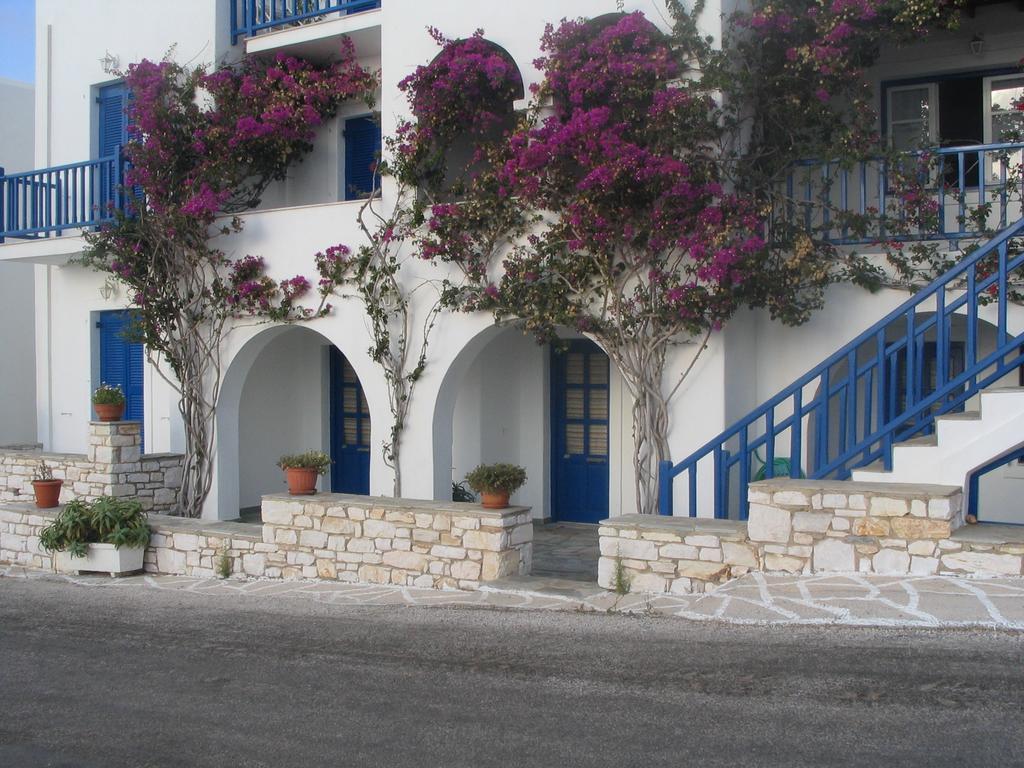 Bocamviglies By The Sea Hotell Náousa Exteriör bild